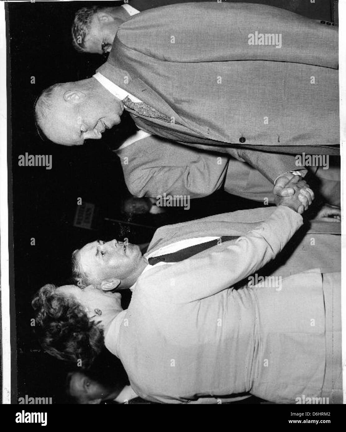 Harold Fischer était un pilote décoré pendant la guerre de Corée, gagnant le titre de 'Paper Tiger Ace'. Il a effectué des missions de combat pour soutenir les forces américaines pendant le conflit, contribuant au succès des efforts alliés. Fischer a été reconnu pour son courage et ses compétences en tant que pilote de chasse. Banque D'Images