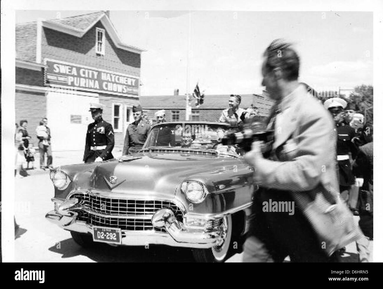 Harold Fischer, un as de la guerre de Corée connu pour son avion « Paper Tiger », est représenté sur cette photographie. Le service de Fischer dans la guerre de Corée lui a valu une reconnaissance en tant que pilote de chasse qualifié. Banque D'Images