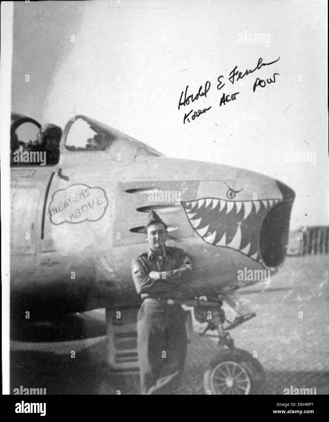 Harold Fischer était un pilote renommé pendant la guerre de Corée. Son implication dans le conflit inclut le vol de l'avion 'Paper Tiger', un symbole notable dans l'histoire du combat aérien à cette époque. Banque D'Images
