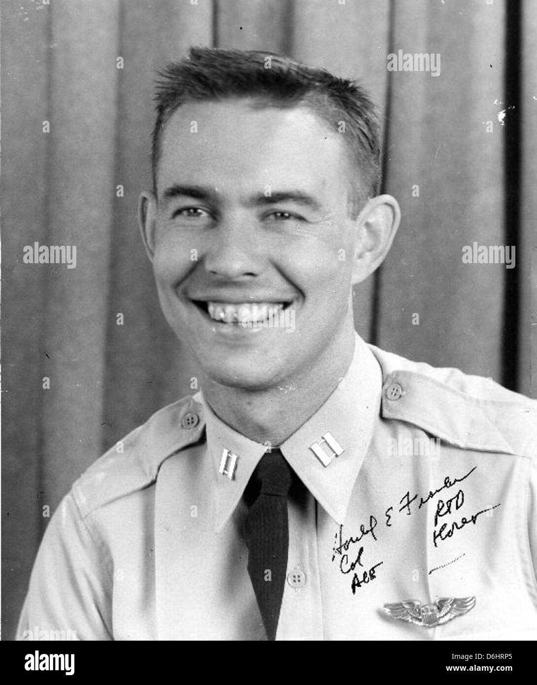 Harold Fischer était un pilote as de la guerre de Corée, connu pour son rôle dans la guerre et ses contributions à l'aviation. Il faisait partie de l'escadron 'Paper Tiger', reconnu pour leur bravoure et leur habileté au combat. Banque D'Images