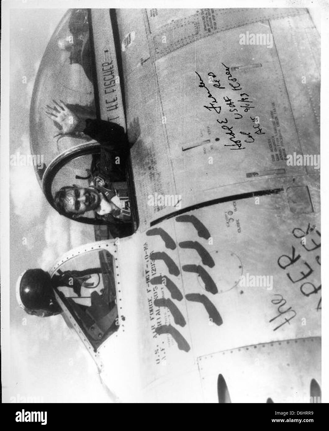 Harold Fischer était un as de chasse renommé pendant la guerre de Corée, crédité de plusieurs meurtres confirmés. Connu pour son avion Paper Tiger, Fischer a contribué à l'aviation militaire américaine en faisant une figure importante dans le conflit coréen. Banque D'Images