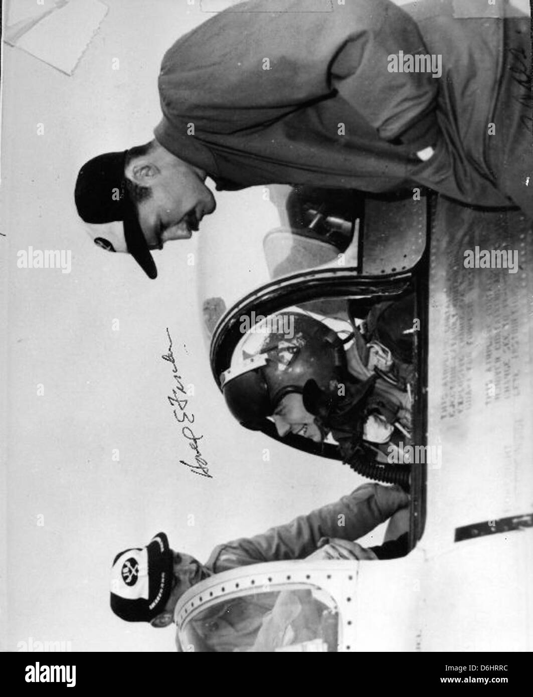 Harold Fischer, un as du « Tigre de papier » pendant la guerre de Corée, est devenu célèbre pour ses compétences en combat aérien et ses contributions à l'aviation militaire. Ses exploits font partie de la riche histoire des opérations de chasseur à réaction pendant la guerre de Corée. Banque D'Images