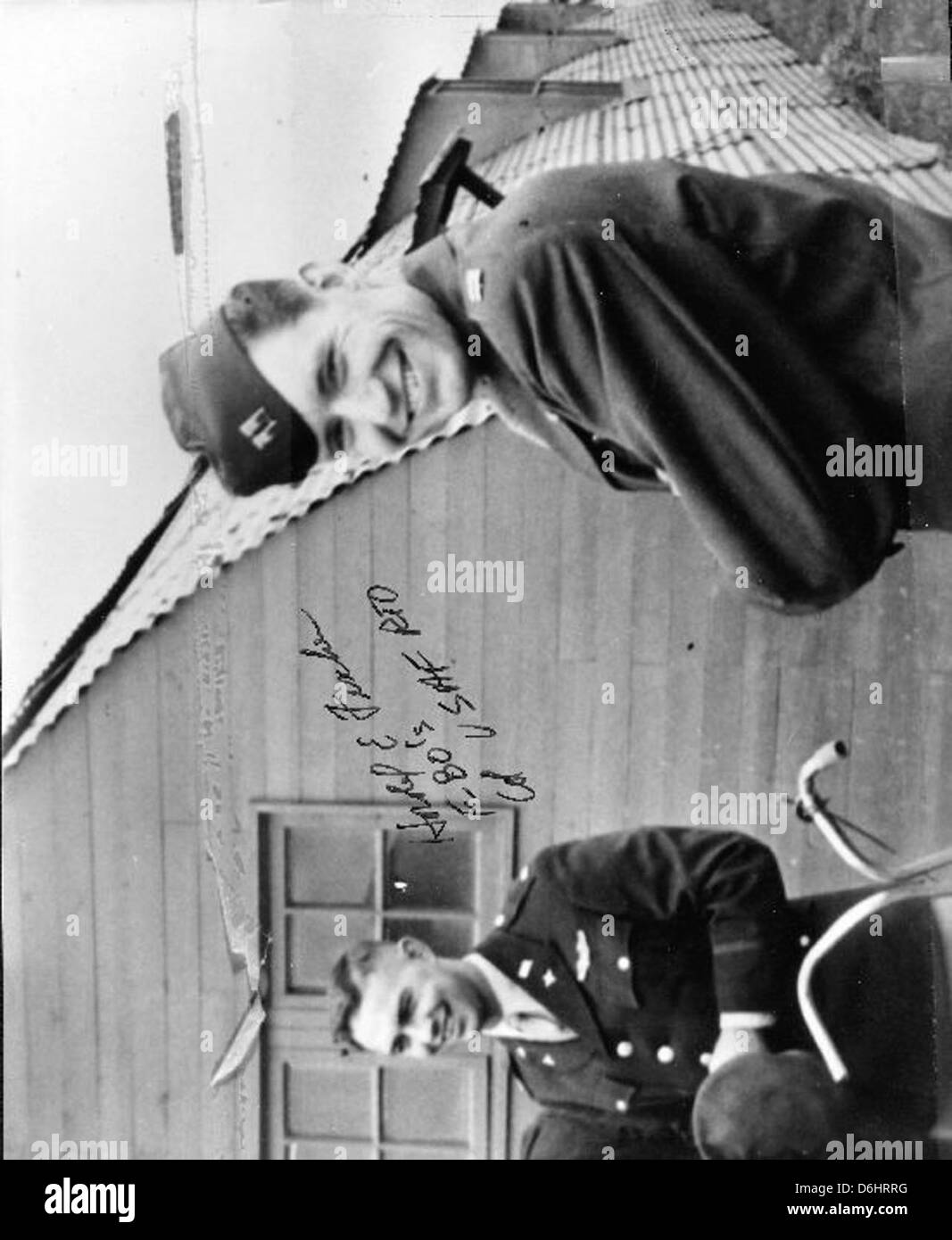 Harold Fischer, un célèbre as de « Tigre de papier » de la guerre de Corée, est connu pour son succès au combat aérien pendant le conflit. Les exploits de Fischer en tant que pilote de chasse sont devenus légendaires, et ses compétences ont joué un rôle clé dans le succès des « Paper Tigers », un groupe de pilotes de chasse volontaires pendant la guerre de Corée. Banque D'Images