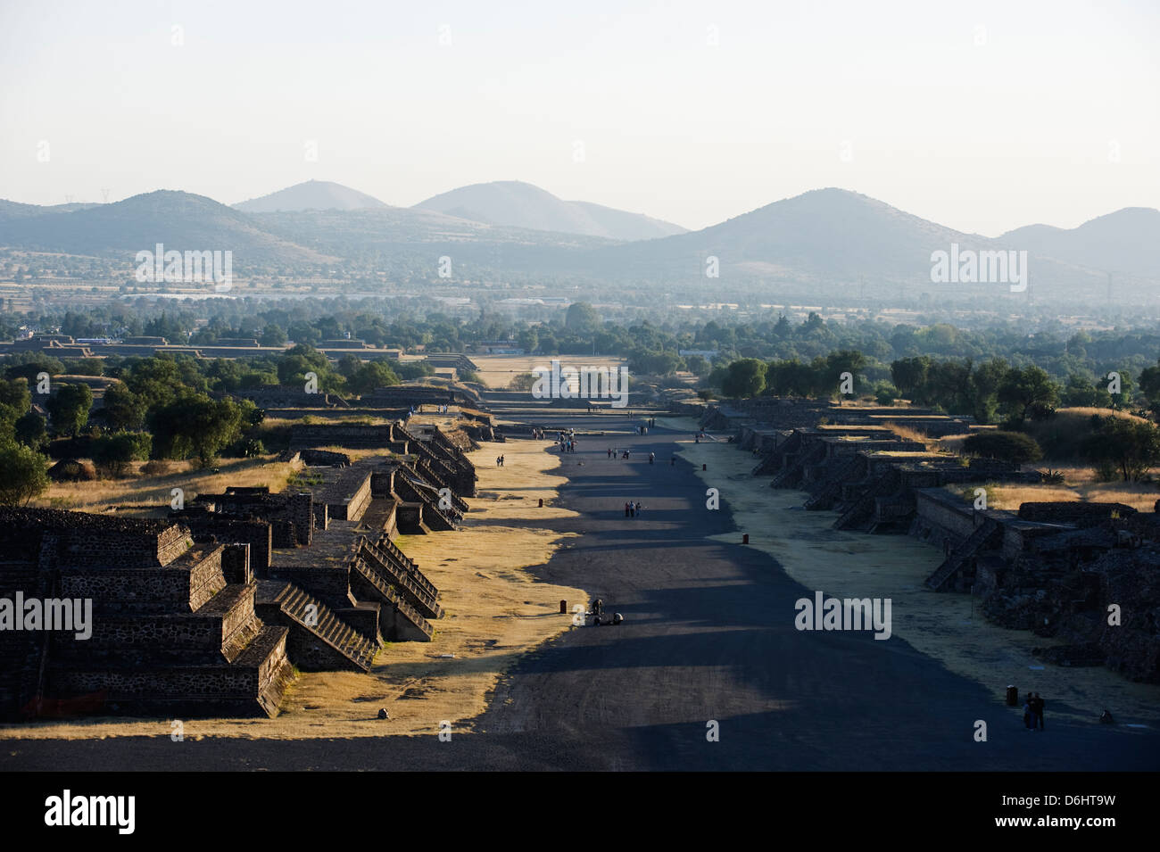 Calzada de los Muertos, Avenue des Morts, les pyramides de Teotihuacan, Valle de Mexico, Mexique, Amérique du Nord Banque D'Images