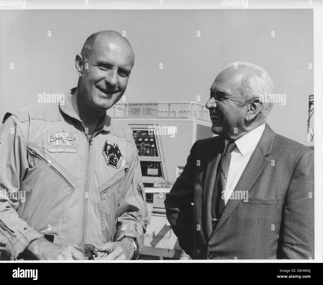 Cette photographie montre T. Claude Ryan, une figure notable de l'histoire de l'aviation. Ryan est connu pour ses contributions à l’industrie aéronautique, en particulier grâce à Ryan Aeronautical et à son implication dans le développement précoce d’avions et la technologie de vol. Banque D'Images