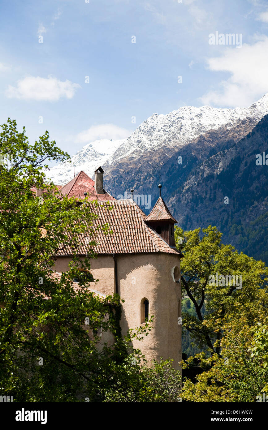 Scena (Schenna) près de Meran (Merano), palais, château. Des Alpes de l'Est, le Tyrol du Sud, Italie. Banque D'Images