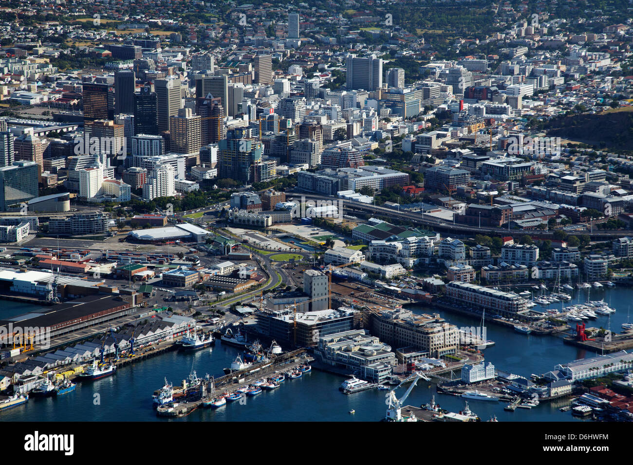 Victoria & Alfred Waterfront, et CDB, Cape Town, Afrique du Sud - vue aérienne Banque D'Images