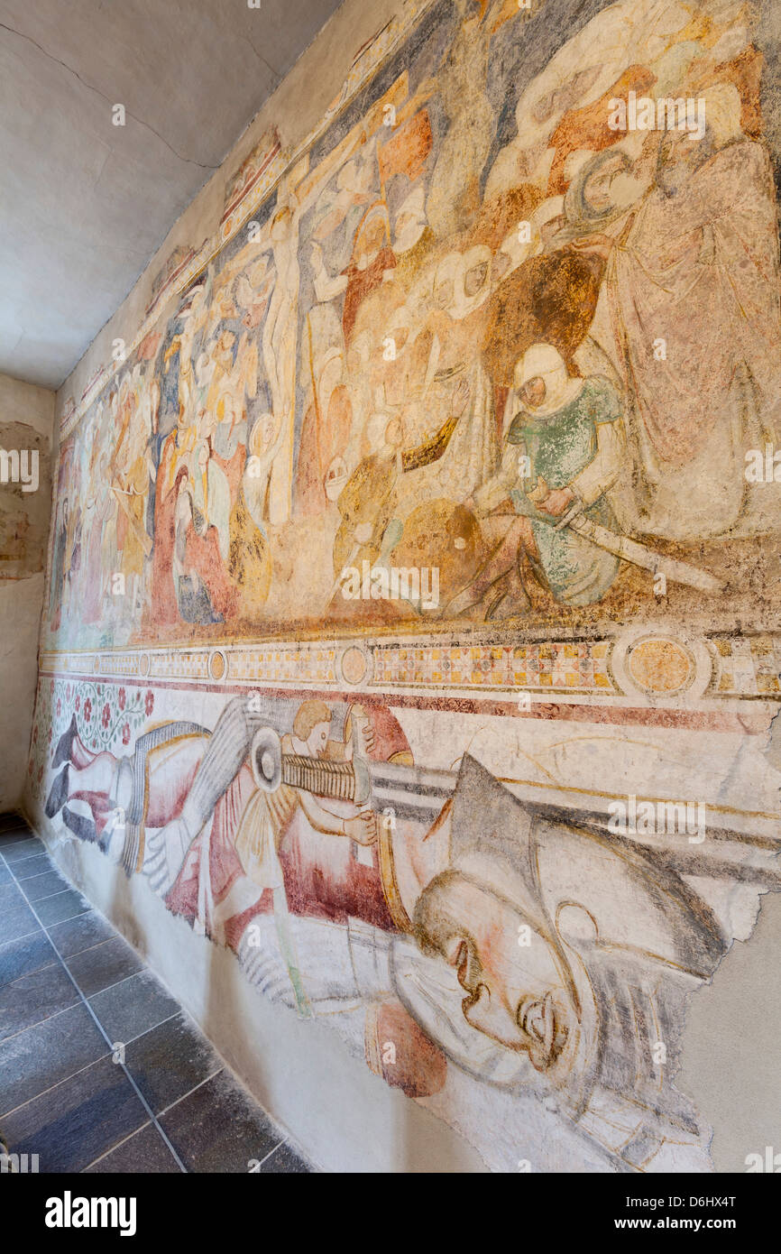 Saint Jokab dans Kastelaz. Fresque gothique sur le mur nord, la légende de David et Goliath. Le Tyrol du Sud, Italie. Banque D'Images