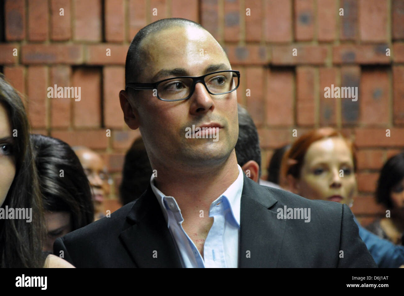 Carl Pistorius, le frère d'Oscar Pistorius (en cour) au cours d'Oscar Pistorius' audience demande de remise en liberté Banque D'Images