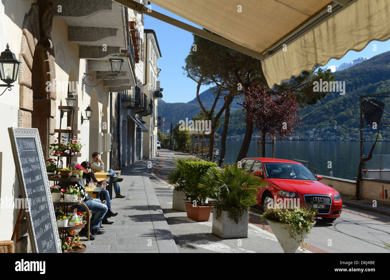 Lugano, Suisse, et le bord de l'eau dans le café sur le lac de Lugano Morcote Banque D'Images