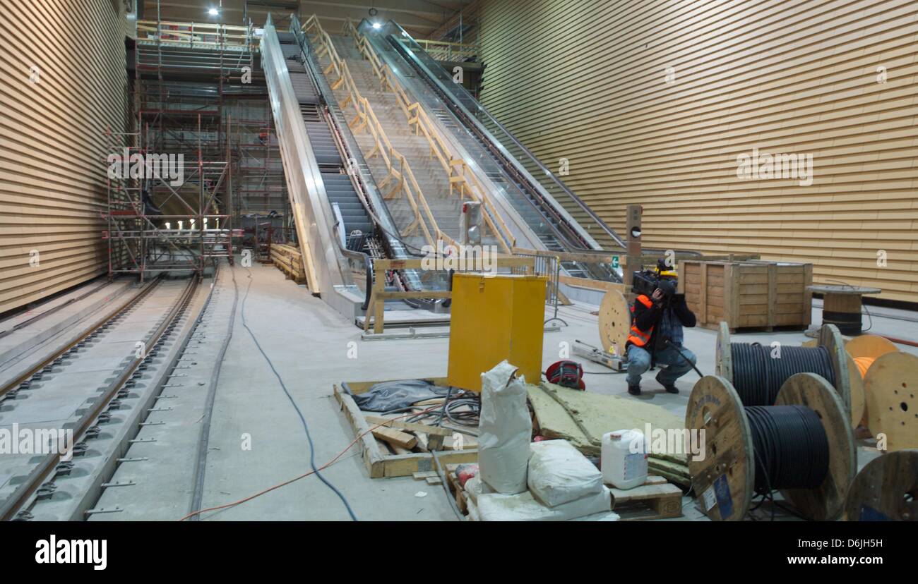 Vue de la gare marché dans le tunnel de la ville de Leipzig, Allemagne, 19 mars 2012. Il y a quatre stations de métro dans la ville tunnel qui sont maintenant équipés de leurs façades. En hiver 2013, le tunnel urbain entrera en service. Photo : Peter Endig Banque D'Images