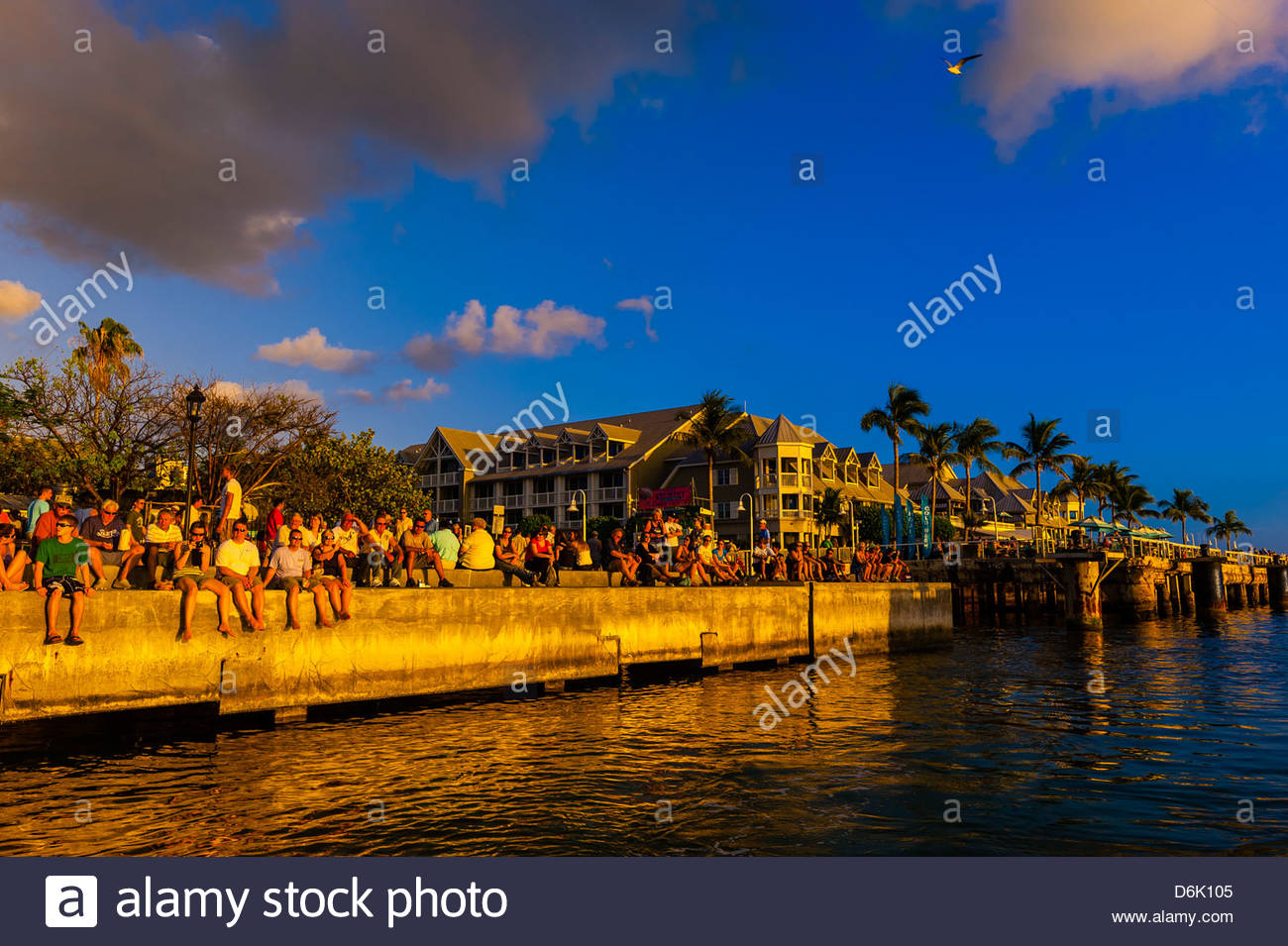 Les Gens Rassemblement à Mallory Square Pour Le Coucher Du