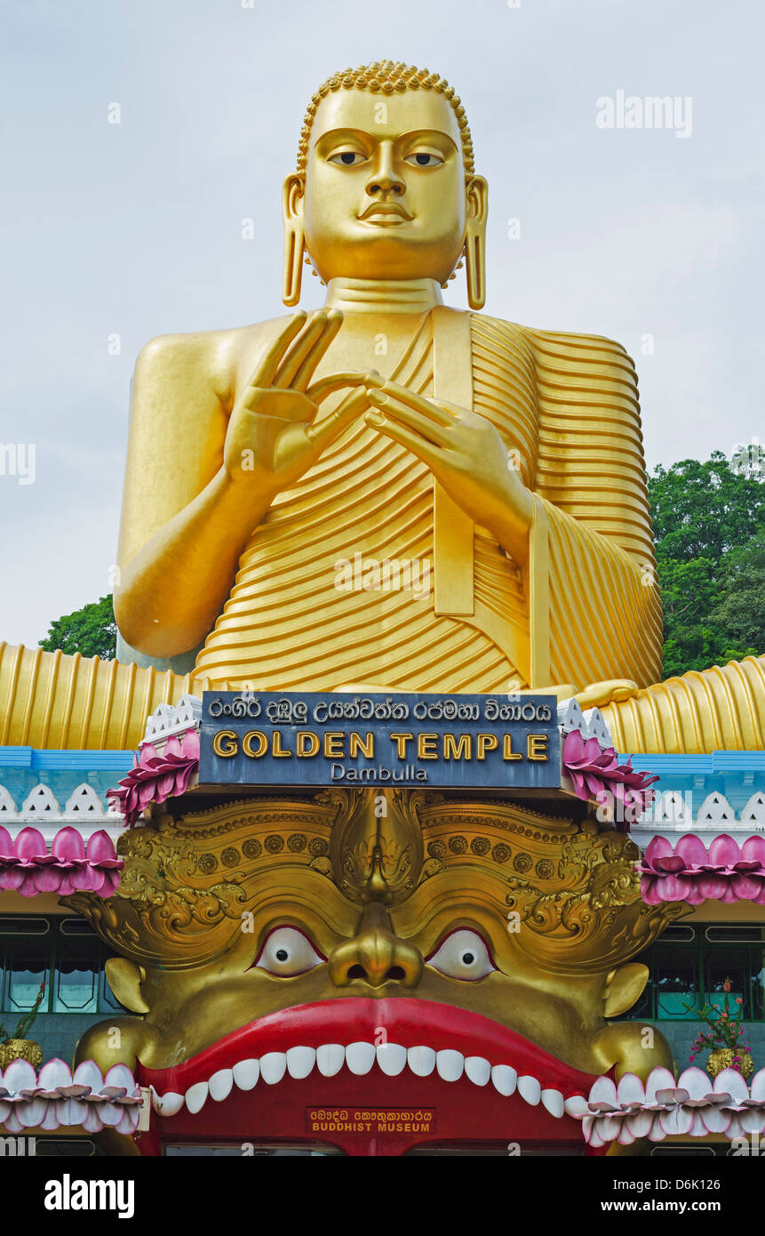 Golden Temple et Temple d'or musée bouddhiste, UNESCO World Heritage Site, Dambulla, Sri Lanka, Asie, Banque D'Images