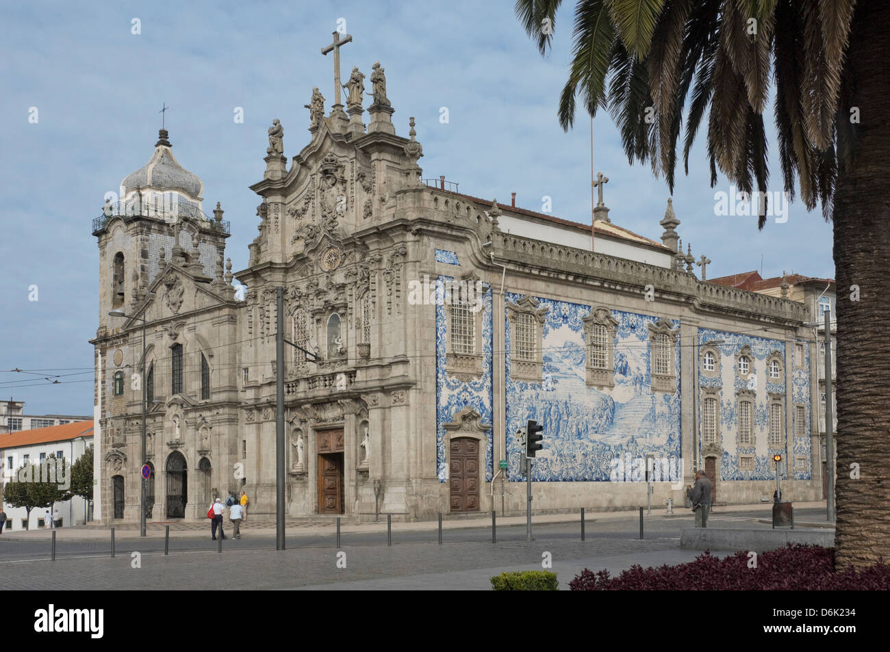 L'ensemble des églises de Igrega dos Carmelitas et Igreja do Carmo avec mur carrelé bleu, Porto, Portugal, Europe Banque D'Images