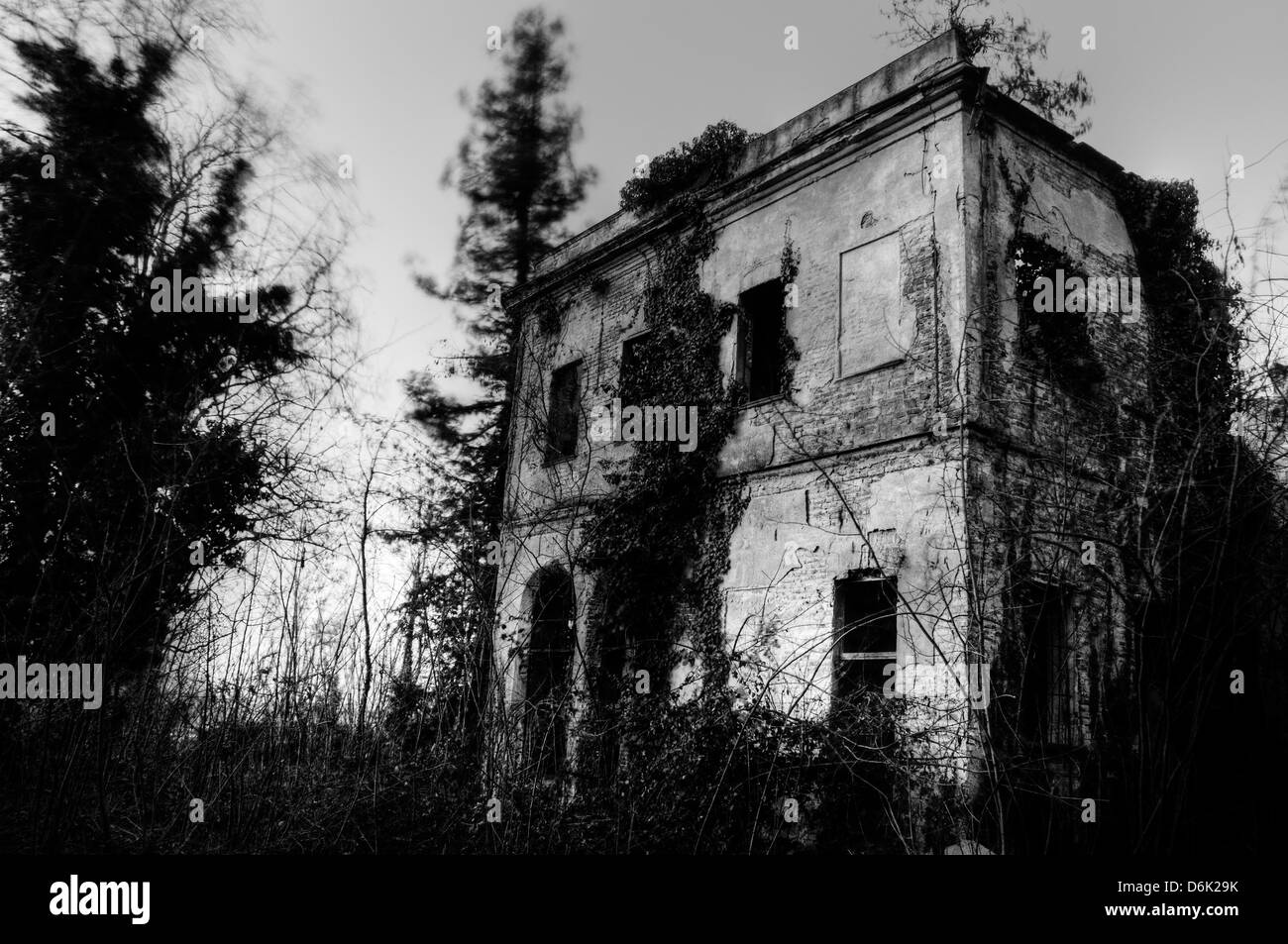 L'Italie. Maison abandonnée Banque D'Images