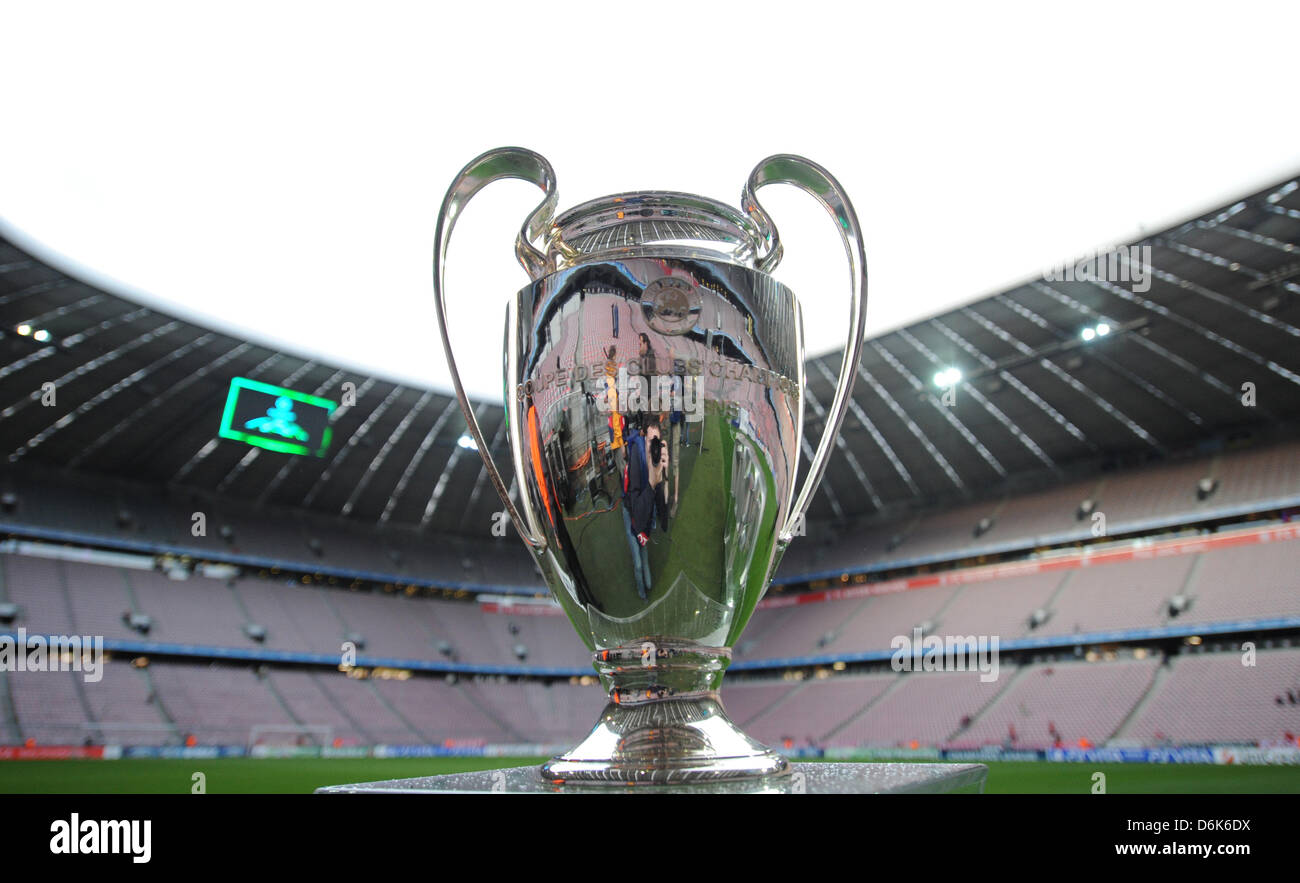 L'UEFA Champions League Cup est photographié à l'Allianz Arena de Munich,  Allemagne, 03 avril