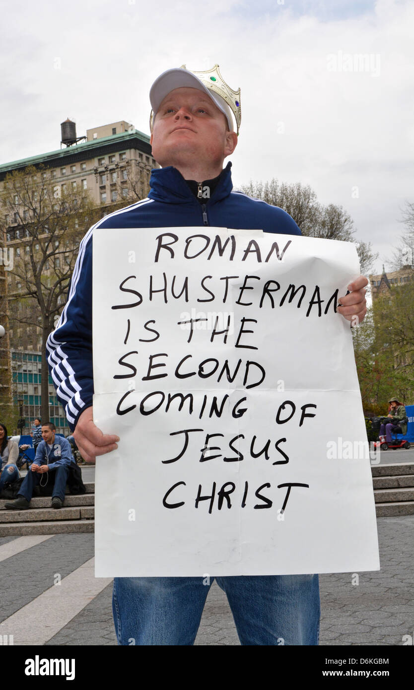 Personne à Union Square Park à New York avec une pancarte disant qu'il s'agit de la deuxième venue de Jésus Banque D'Images
