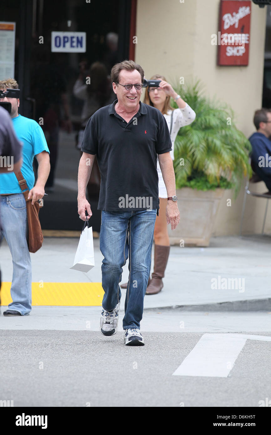 James Woods à faire des courses à Beverly Hills, Los Angeles, Californie - 16.09.11 Banque D'Images