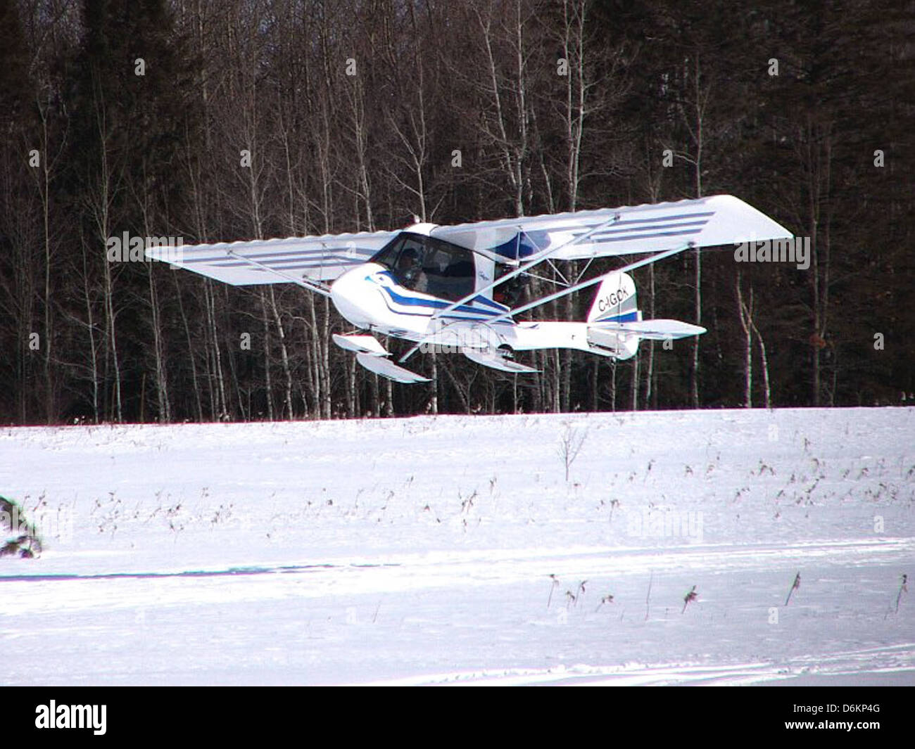 Le Quad City Challenger II C-IGOK 02 est un avion de sport léger connu pour sa maniabilité et sa polyvalence. Son cockpit ouvert et sa conception simple en font un choix populaire pour le vol récréatif et l'aviation sportive. Banque D'Images Le Quad City Challenger II C-IGOK 02 est un avion de sport léger connu pour sa maniabilité et sa polyvalence. Son cockpit ouvert et sa conception simple en font un choix populaire pour le vol récréatif et l'aviation sportive. Banque D'Images