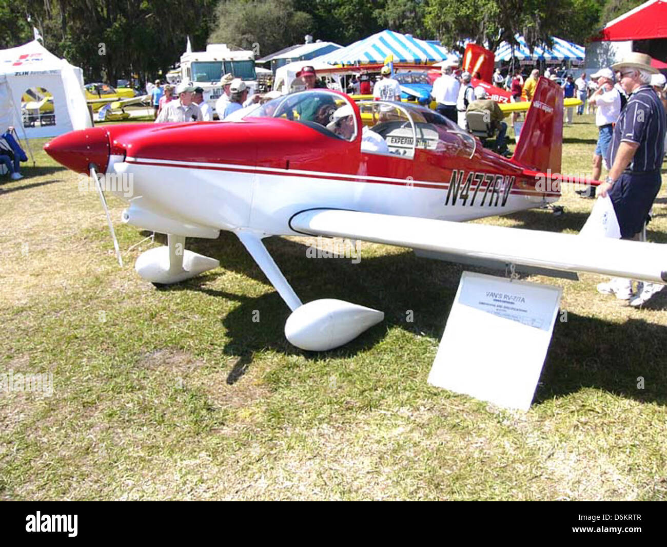 Un avion Vans RV-7, un avion construit à la maison conçu pour un usage personnel et récréatif. Le RV-7 offre d'excellentes performances, avec un design épuré pour faciliter le vol. Banque D'Images