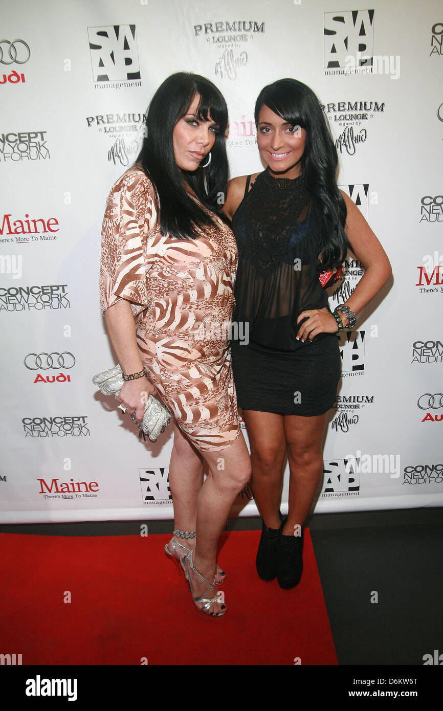 VH-1 Mob Wives' Rene Graziano et Angelina Pivarnick New York Mercedes-Benz Fashion Week Spring 2012 -- Nouveaux arrivants Indashio Banque D'Images