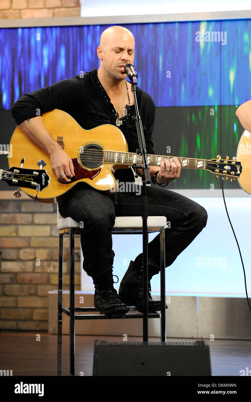 Chris Daughtry Daughtry rock band effectue en direct sur Marilyn Denis Show pour promouvoir leur prochain album 'briser le sort'. Banque D'Images