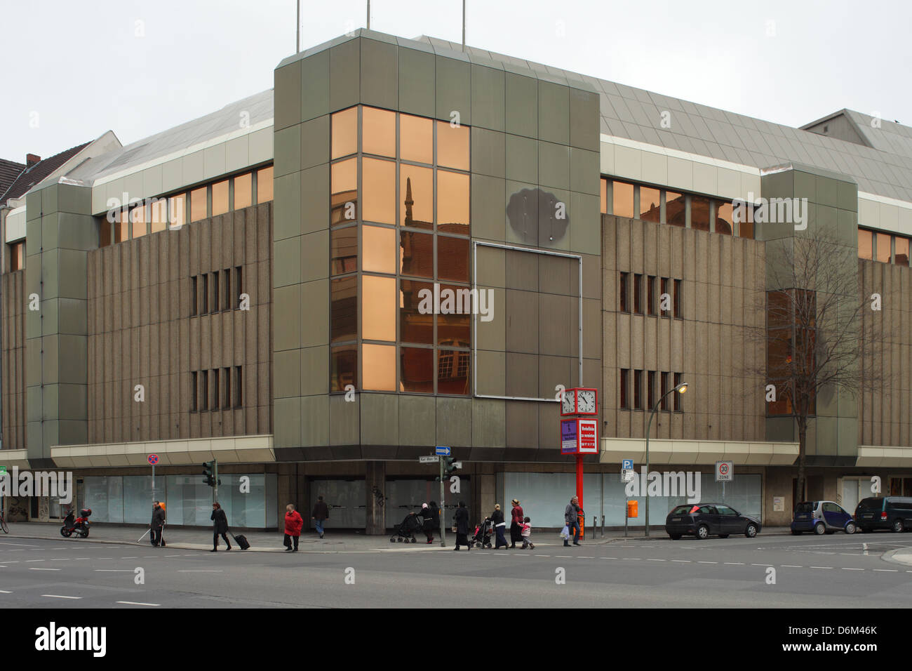 Berlin, Allemagne, vacant, ex-C & d'un magasin dans la Karl-Marx-Strasse Banque D'Images