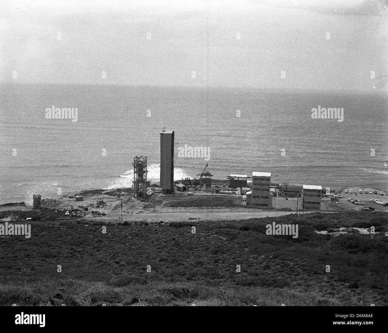 Cette image montre une unité de test déplacée vers le site de test de point Loma. Le site a joué un rôle clé dans le développement de diverses technologies aérospatiales et militaires au milieu du XXe siècle. Banque D'Images