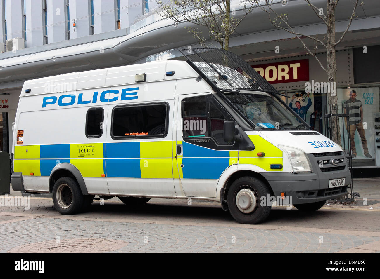 South Yorkshire fourgon de police dans le centre-ville de Doncaster, Royaume-Uni Banque D'Images