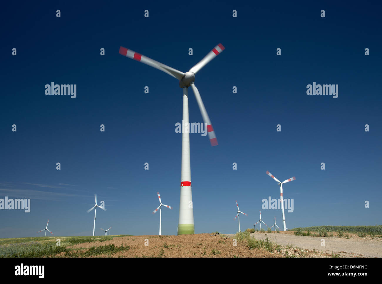 Nouveau champ, l'Allemagne, la ferme éolienne la société Enertrag Banque D'Images