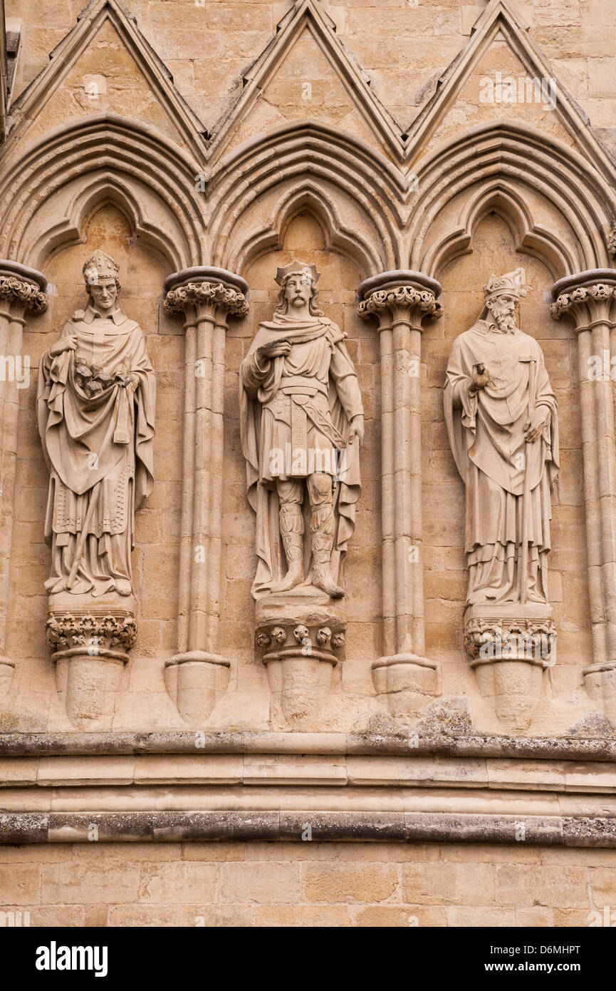 Travail de la pierre sur la cathédrale de Salisbury de Salisbury , Wiltshire , Angleterre , Angleterre , Royaume-Uni Banque D'Images