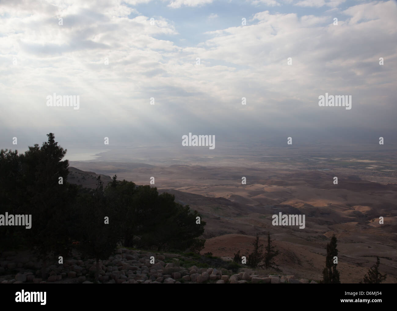 Israël, ou la terre promise, vu de Mt. Nebo en Jordanie. C'est ce que Moïse aurait pu voir de ce qui devait être Israël Banque D'Images