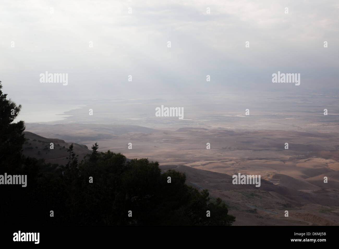 Israël, ou la terre promise, vu de Mt. Nebo en Jordanie. C'est ce que Moïse aurait pu voir de ce qui devait être Israël Banque D'Images