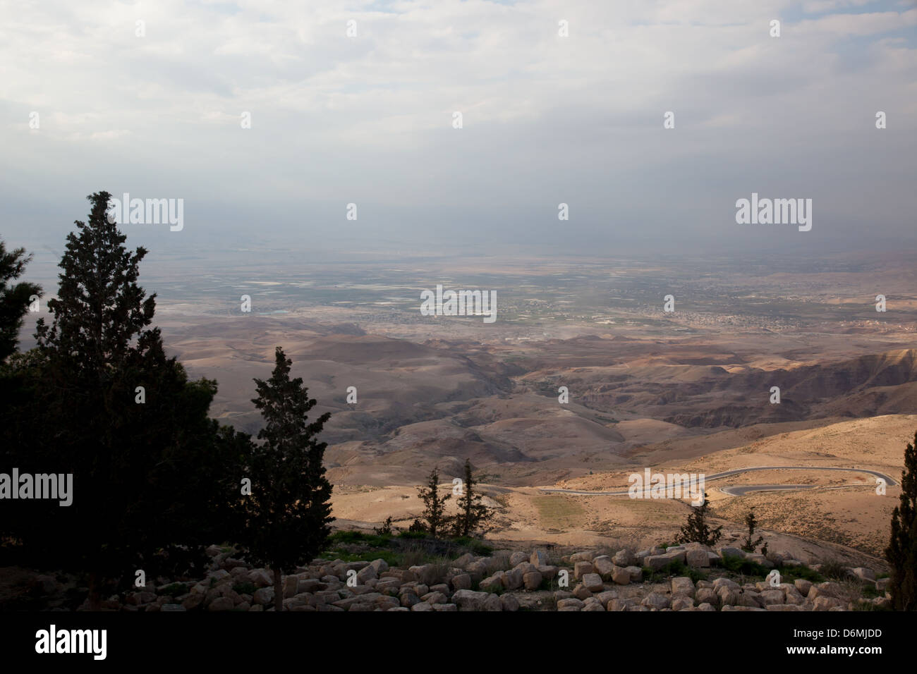 Israël, ou la terre promise, vu de Mt. Nebo en Jordanie. C'est ce que Moïse aurait pu voir de ce qui devait être Israël Banque D'Images