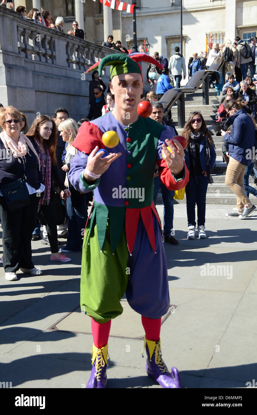 Londres, Royaume-Uni. 20 avril, 2013. Le maire de Londres présente : Fête de St George, Trafalgar Square, London, UK Crédit : Duncan Penfold/Alamy Live News Banque D'Images