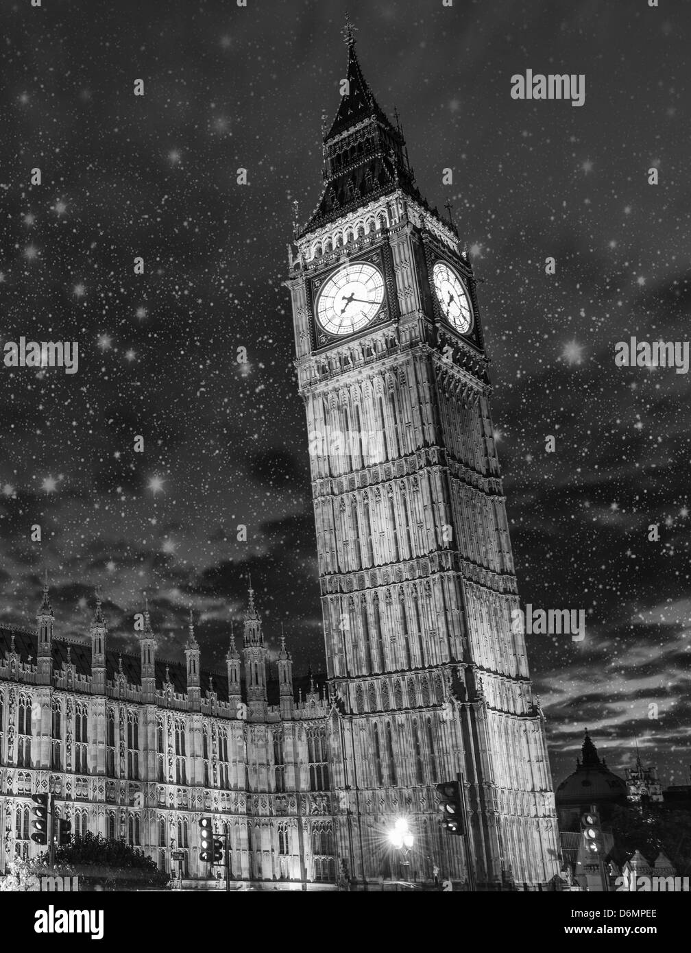 Big Ben et des chambres du Parlement à la tombée du pont de Westminster - Londres - Royaume-Uni Banque D'Images