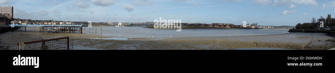 Rivière Medway chatham pier banques de boue sable eau Banque D'Images