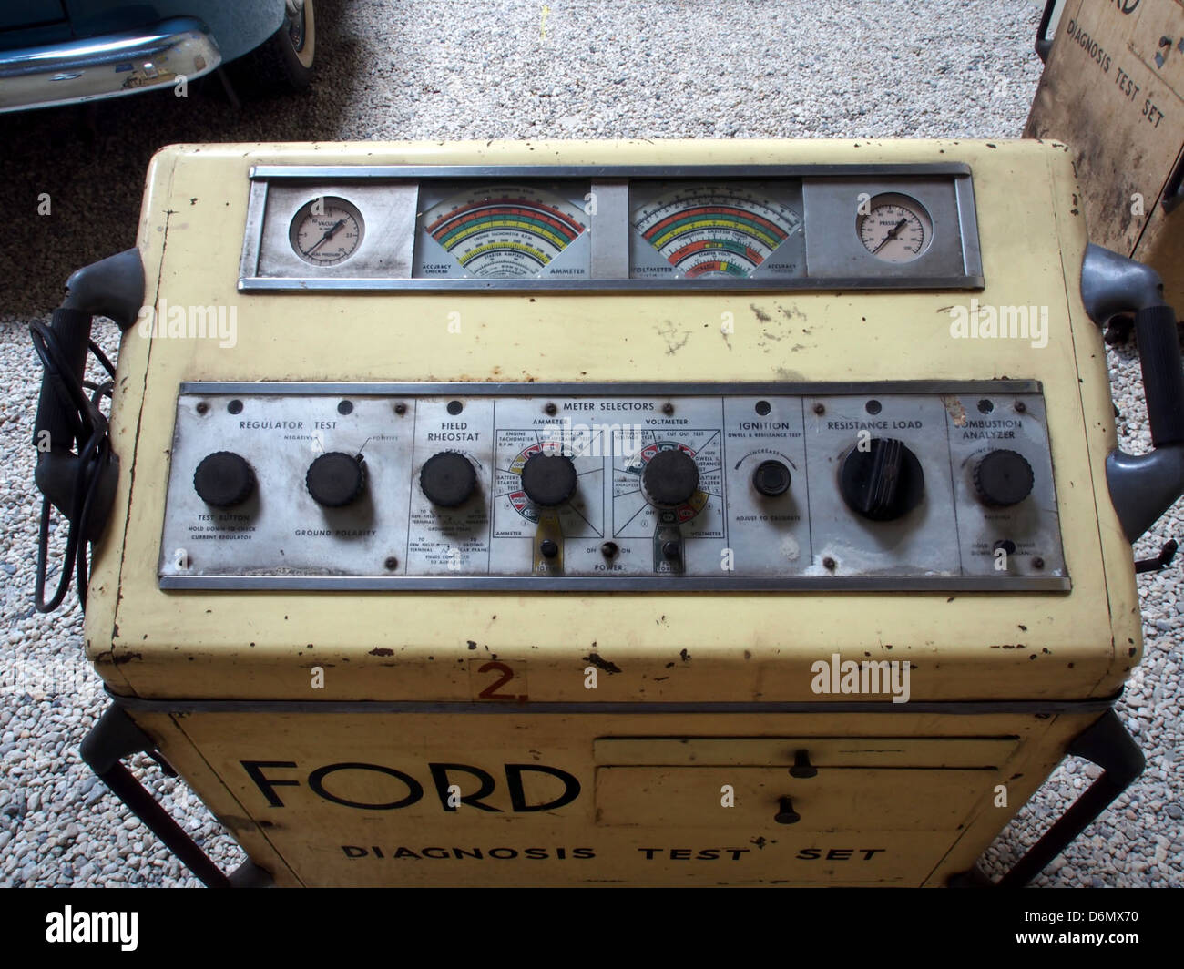 Le jeu d'essai de diagnostic Ford est un outil de diagnostic utilisé pour évaluer et dépanner les systèmes du véhicule, y compris le rendement du moteur, la boîte de vitesses et les systèmes électriques. Utilisé par les techniciens automobiles, il permet une détection précise des défauts et assure des réparations efficaces des véhicules, améliorant ainsi les performances et la fiabilité des véhicules. Banque D'Images