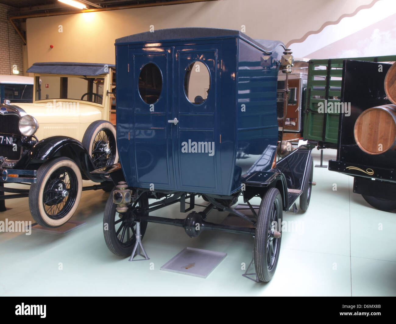 Le Ford Model T Truck est un véhicule commercial du début du XXe siècle qui a révolutionné l'industrie automobile. Connue pour son prix abordable et sa production de masse, elle a joué un rôle clé dans la mise à la disposition du grand public des automobiles. Banque D'Images Le Ford Model T Truck est un véhicule commercial du début du XXe siècle qui a révolutionné l'industrie automobile. Connue pour son prix abordable et sa production de masse, elle a joué un rôle clé dans la mise à la disposition du grand public des automobiles. Banque D'Images