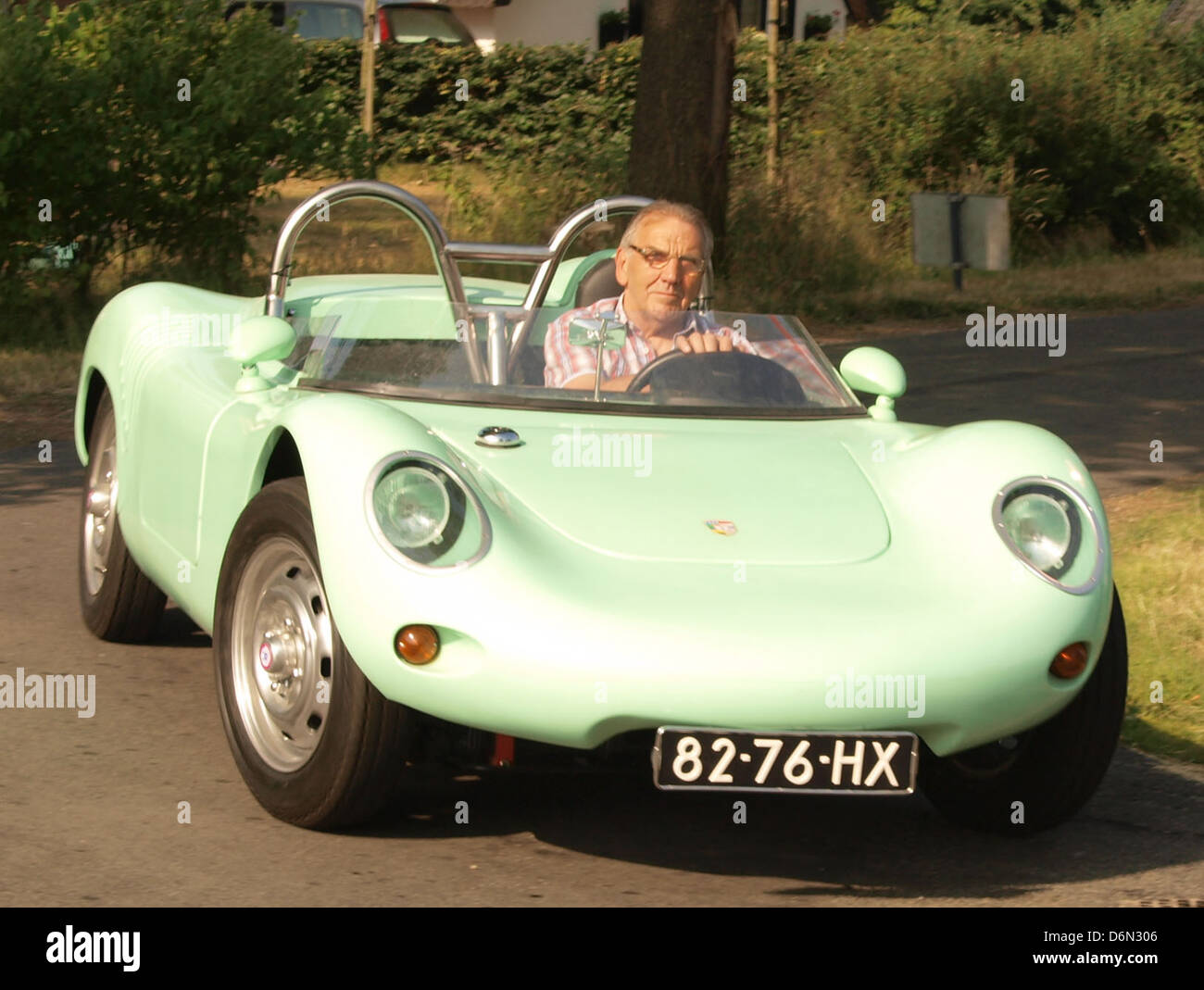 La kitcar Volkswagen est un véhicule sur mesure inspiré des modèles classiques Volkswagen, souvent conçus par des passionnés. Ces voitures sont assemblées à l'aide de pièces de divers modèles Volkswagen, reflétant la popularité des voitures en kit dans les années 1970 et 1980 Banque D'Images