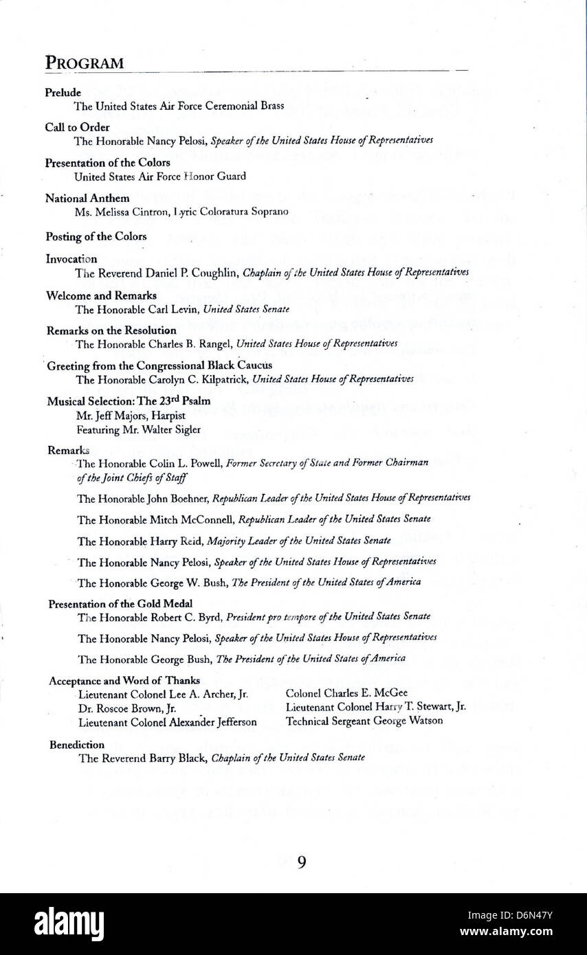 Le livret 09 met en lumière les contributions des pilotes afro-américains au programme Tuskegee Airmen pendant la première Guerre mondiale. Ces aviateurs pionniers ont surmonté des défis importants pour servir avec distinction, jouant un rôle crucial dans l'histoire de l'aviation civile et militaire. Banque D'Images