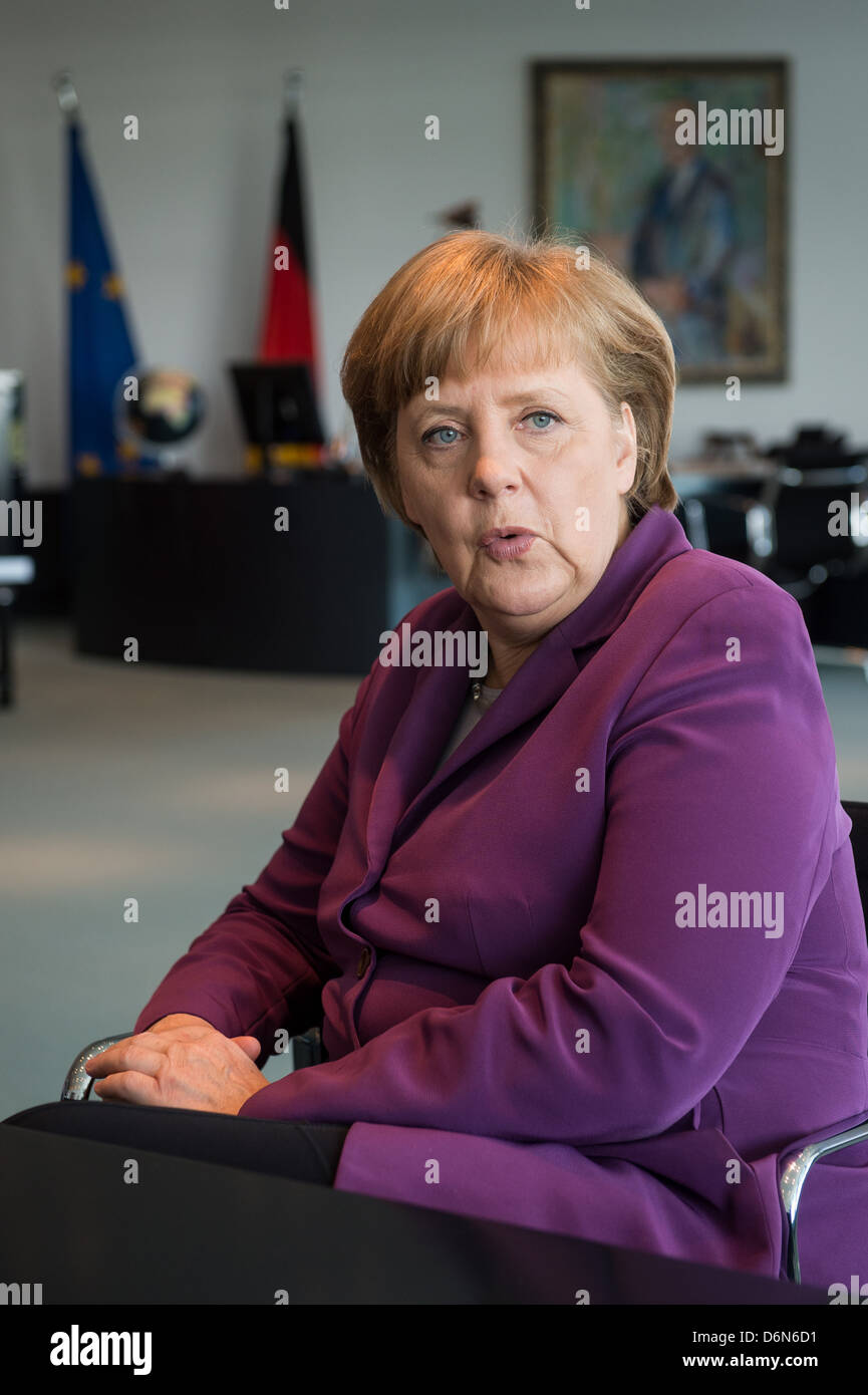 Berlin, Allemagne, la chancelière allemande, Angela Merkel, CDU, dans une interview dans son bureau Banque D'Images