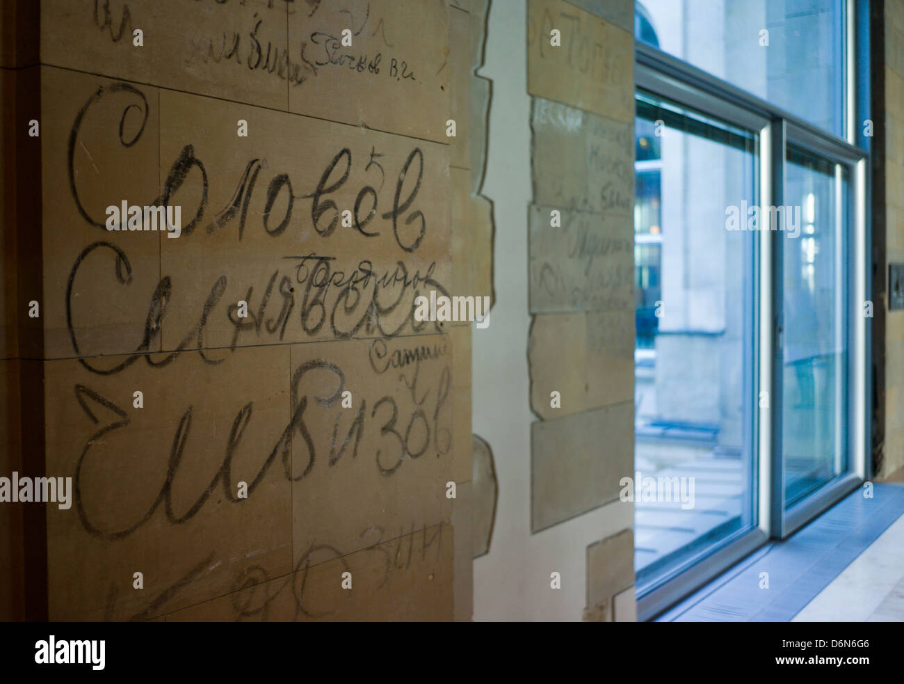 Scribblings murale faite par les soldats russes, qui ont pris le Reichstag en 1945, Berlin, Allemagne Banque D'Images