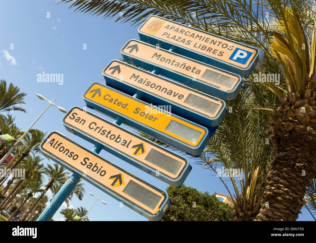 Alicante Road Sign Banque D'Images