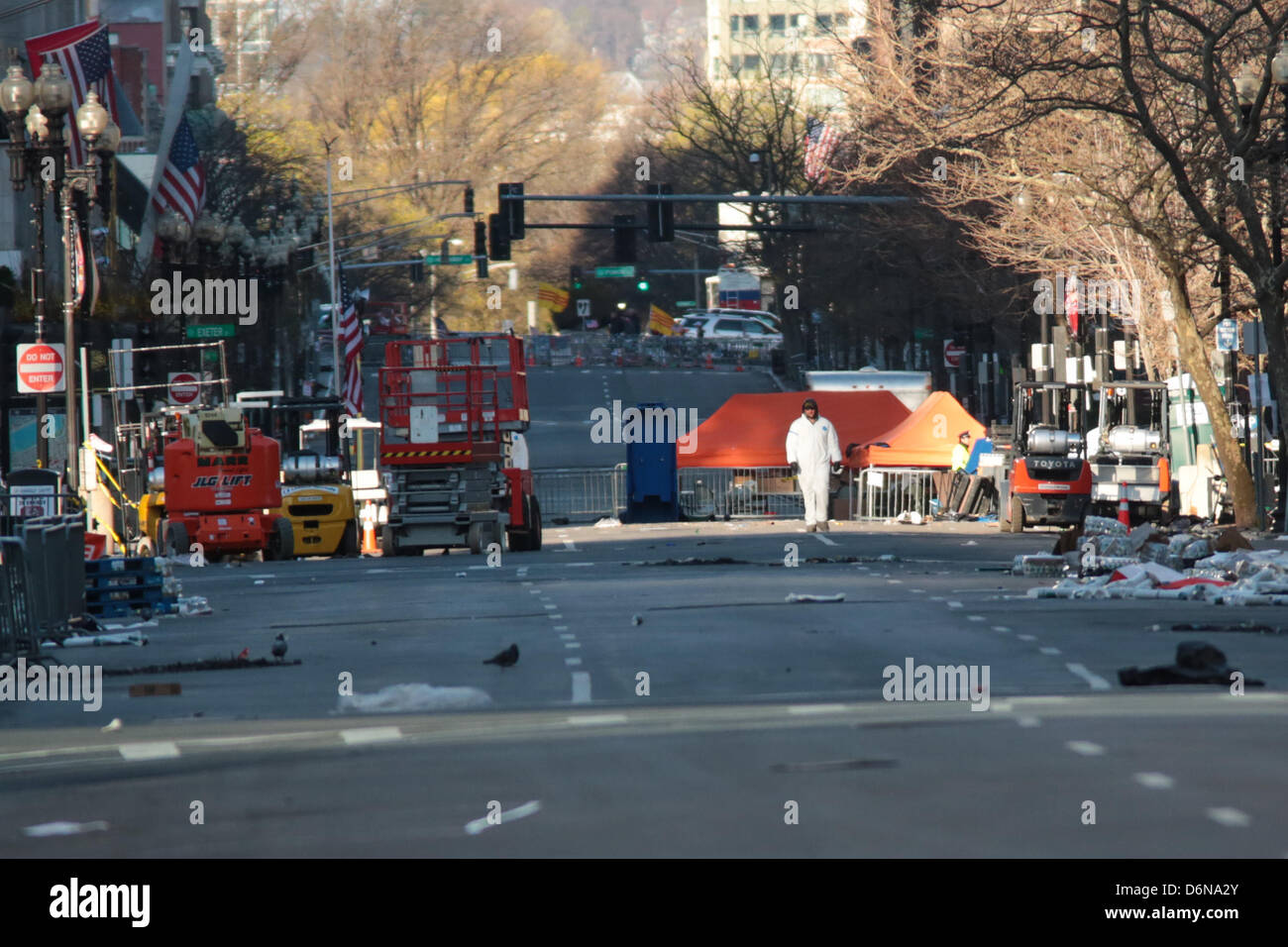 Boston, Massachusetts, USA. 21 avril, 2013. Le mémorial en hommage aux victimes des explosions du Marathon de Boston sur Boylston street continue de croître à Boston, Massachusetts, le dimanche, 21 avril 2013. (Crédit Image : Crédit : Nicolaus Czarnecki/ZUMAPRESS.com/Alamy Live News) Banque D'Images