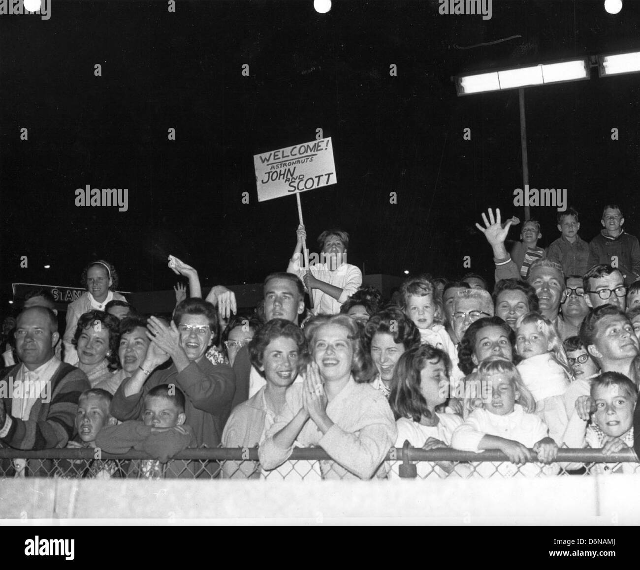 Cette photographie, qui fait partie de la collection spéciale Mark Irwin, capture des moments clés des astronautes de la NASA, dont John Glenn et Scott Carpenter, pendant le projet Mercury et d'autres missions spatiales. Banque D'Images