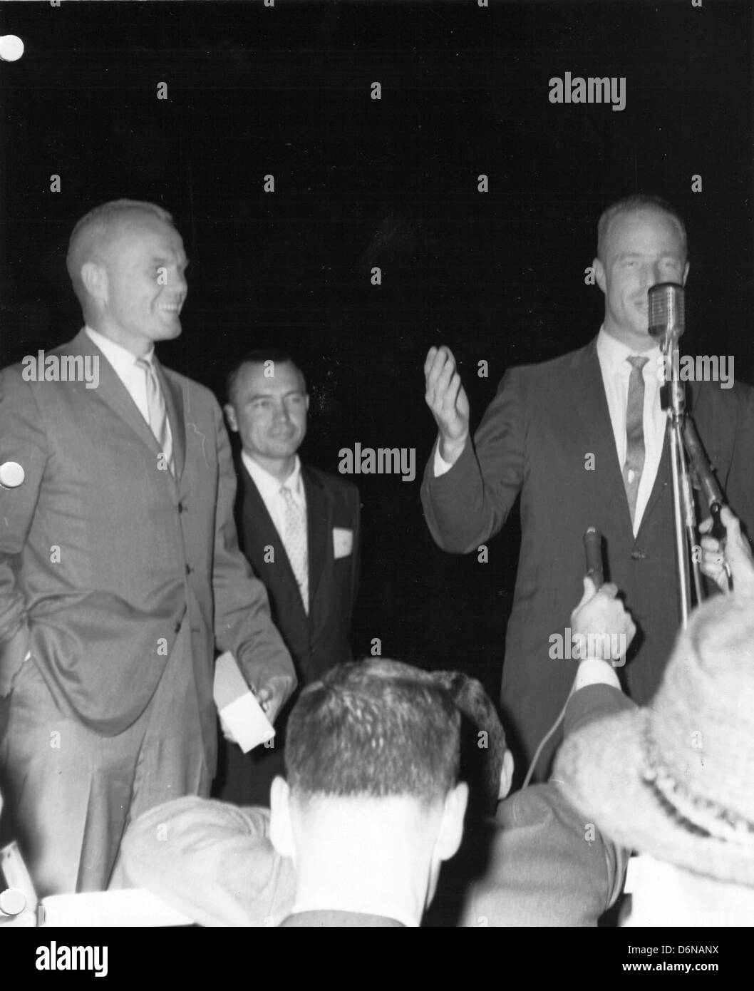 La collection de Mark Irwin comprend des photos des astronautes de la NASA John Glenn et Scott Carpenter, montrant leurs contributions au programme Apollo et à l'exploration spatiale, ainsi que des moments clés de leur carrière avec Atlas et les systèmes Convair. Banque D'Images