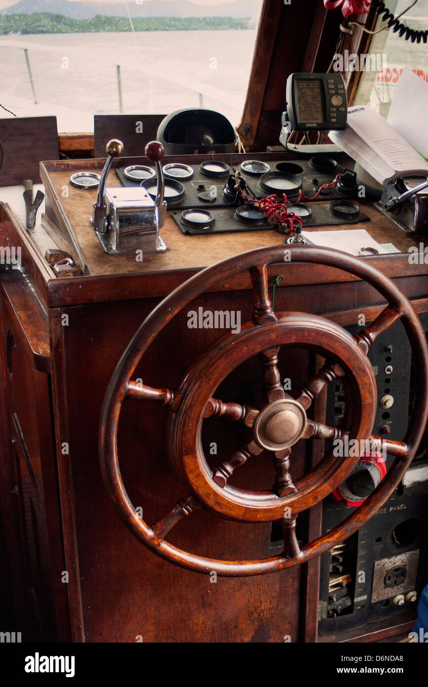 Timonerie, d'un petit ferry boat Banque D'Images