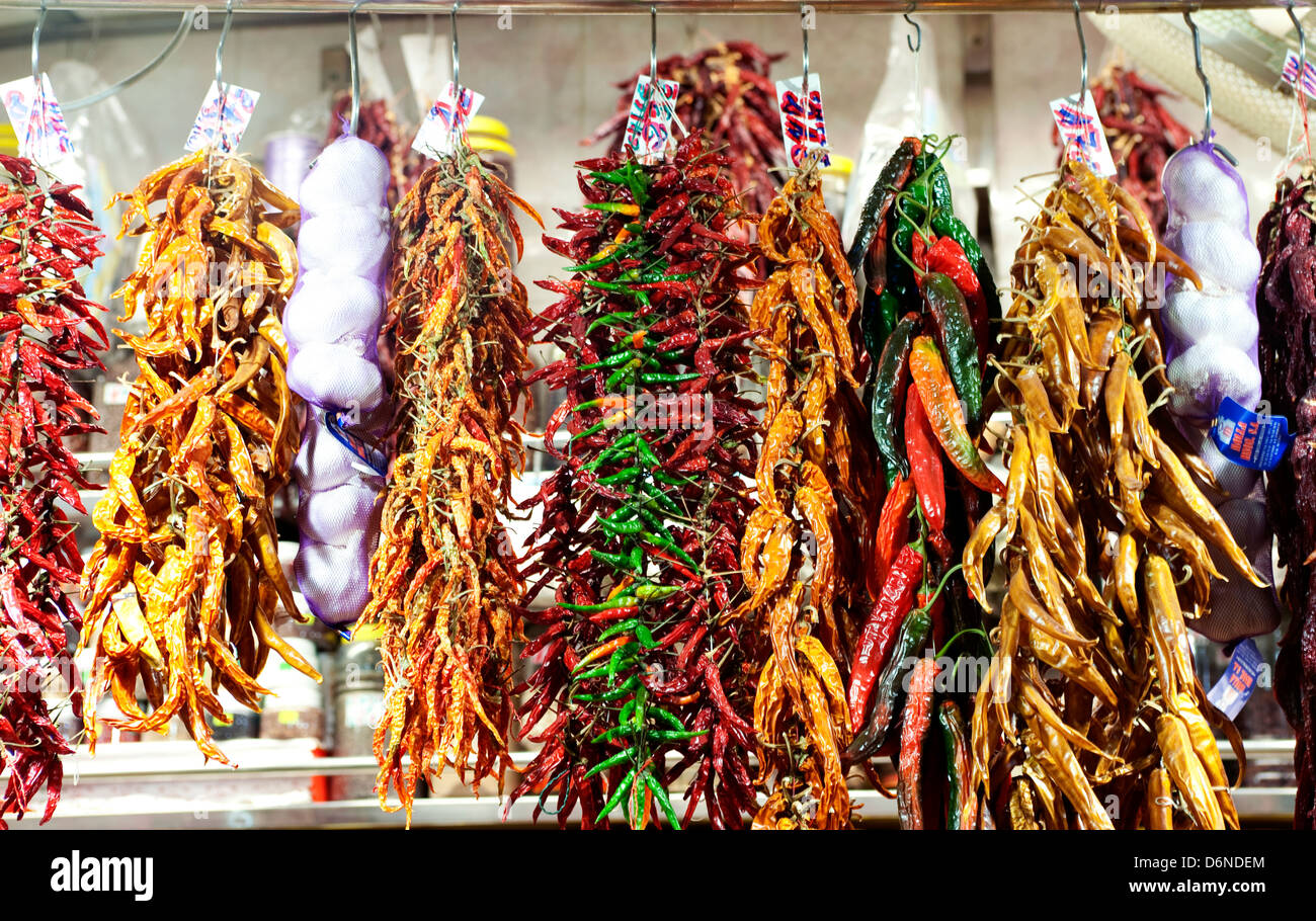 Mercat de Sant Josep de la Boqueria market au large de Las Ramblas à Barcelone, Espagne, Europe. Banque D'Images Mercat de Sant Josep de la Boqueria market au large de Las Ramblas à Barcelone, Espagne, Europe. Banque D'Images