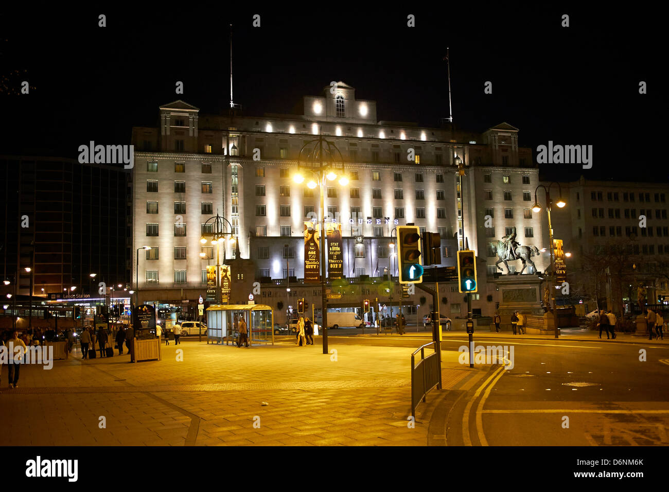 Le centre-ville de Leeds, la nuit de l'hôtel Queens Banque D'Images